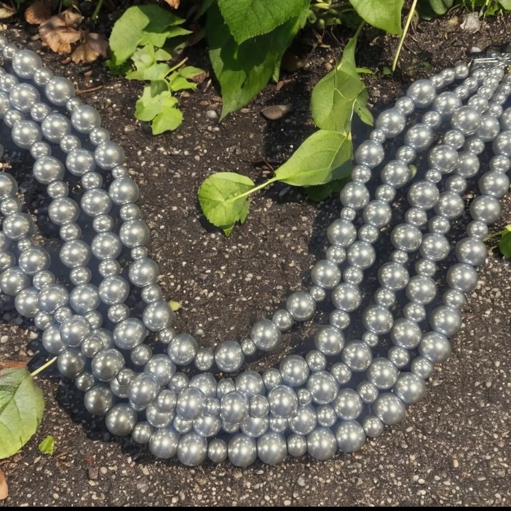 A Rare Bird “Is it real” Multi-Strand Pearl Statement Necklace - Picture 2 of 2